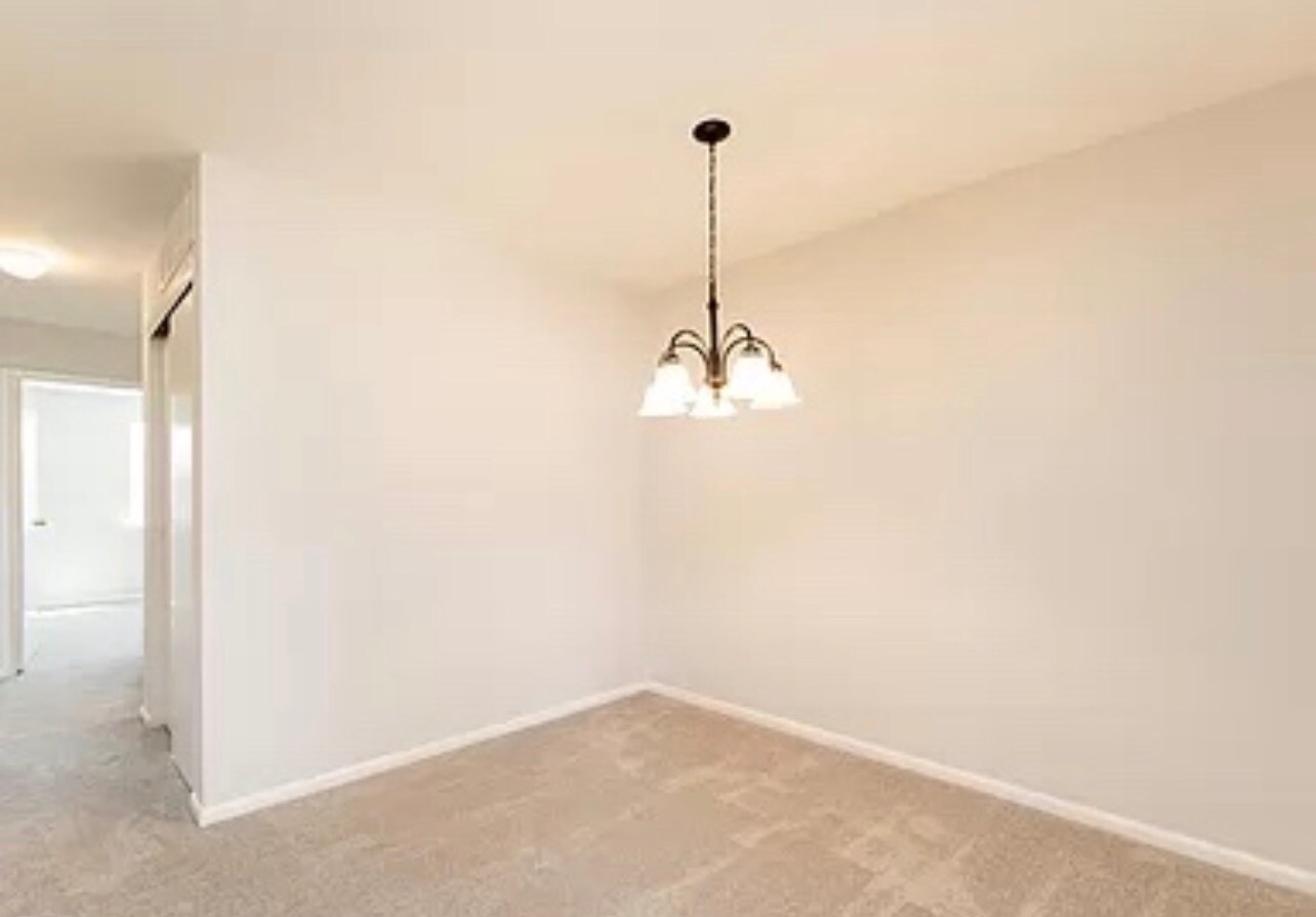 Building Photo - 3963 Rowena Dr