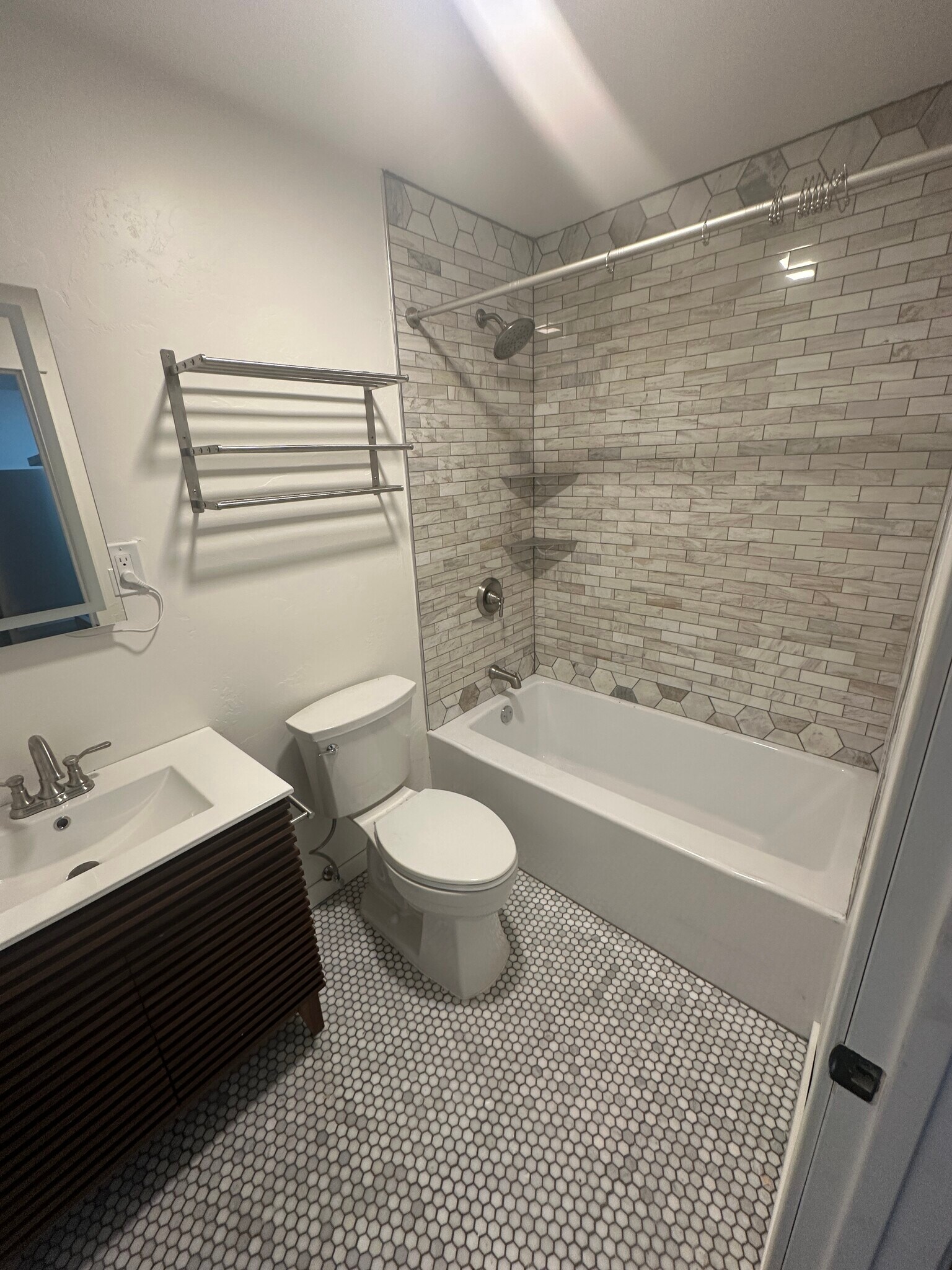 Building Photo - 401 Beaumont Dr