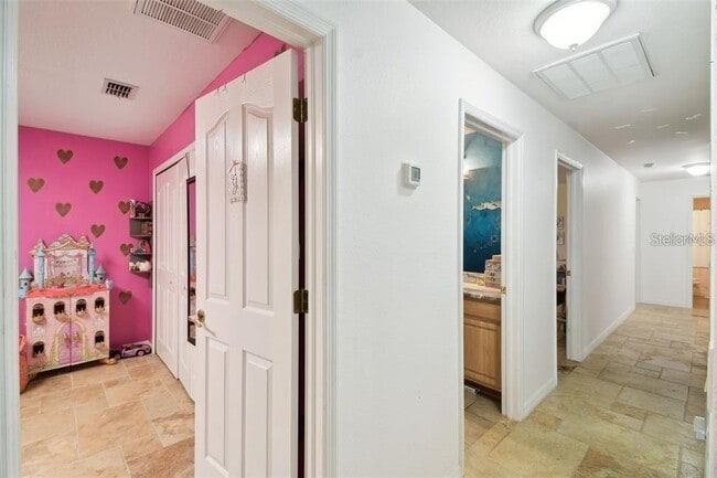 Building Photo - 199 Pine St