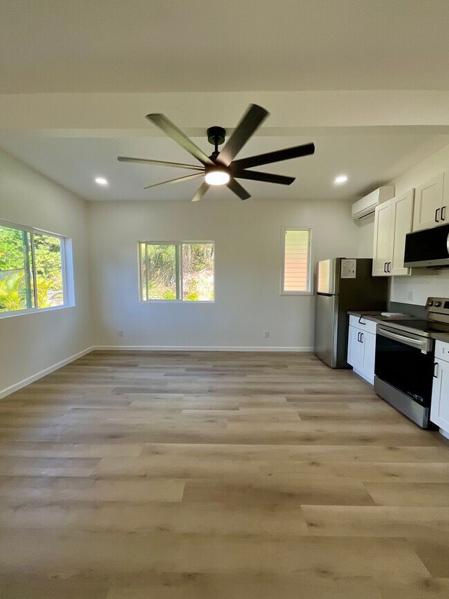 Building Photo - C109