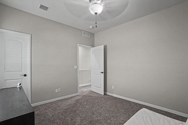 Building Photo - 4567 Marisabel Azcarate St