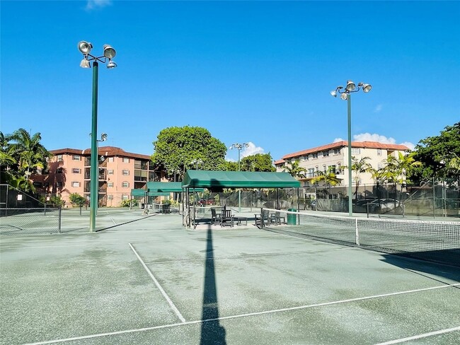 Building Photo - 660 Tennis Club Dr