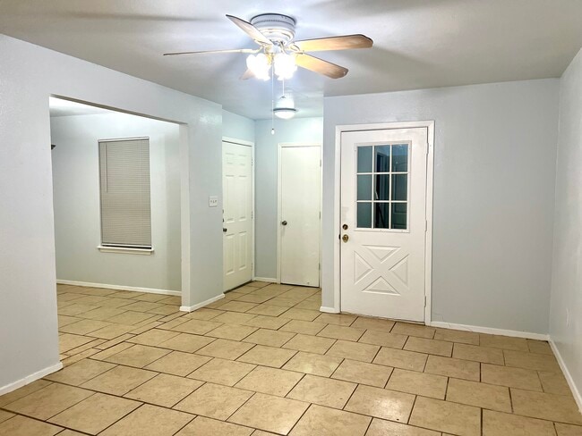 Primary Photo - 2112 Tanglewood St
