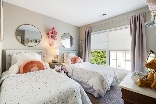 Building Photo - 5544 Vista View Ct