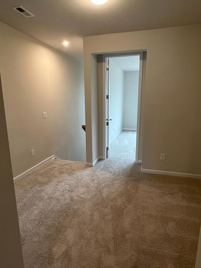 Building Photo - Townhome with 3BR/2.5BA Garage Located in ...
