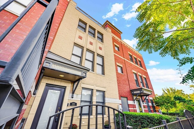 Building Photo - 1040 N Kingsbury St