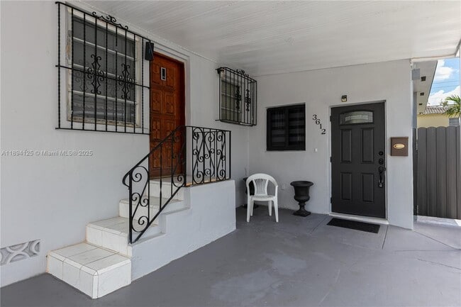 Building Photo - 3612 SW 15th St