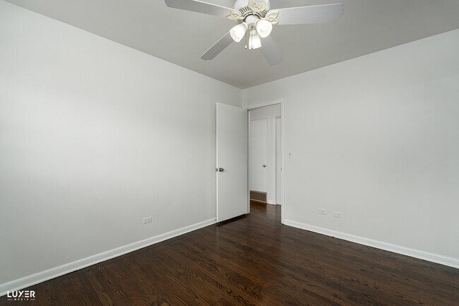 Building Photo - 8924 Oleander Ave