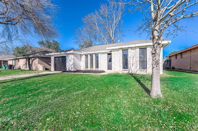 Building Photo - 15006 Wellman Ln
