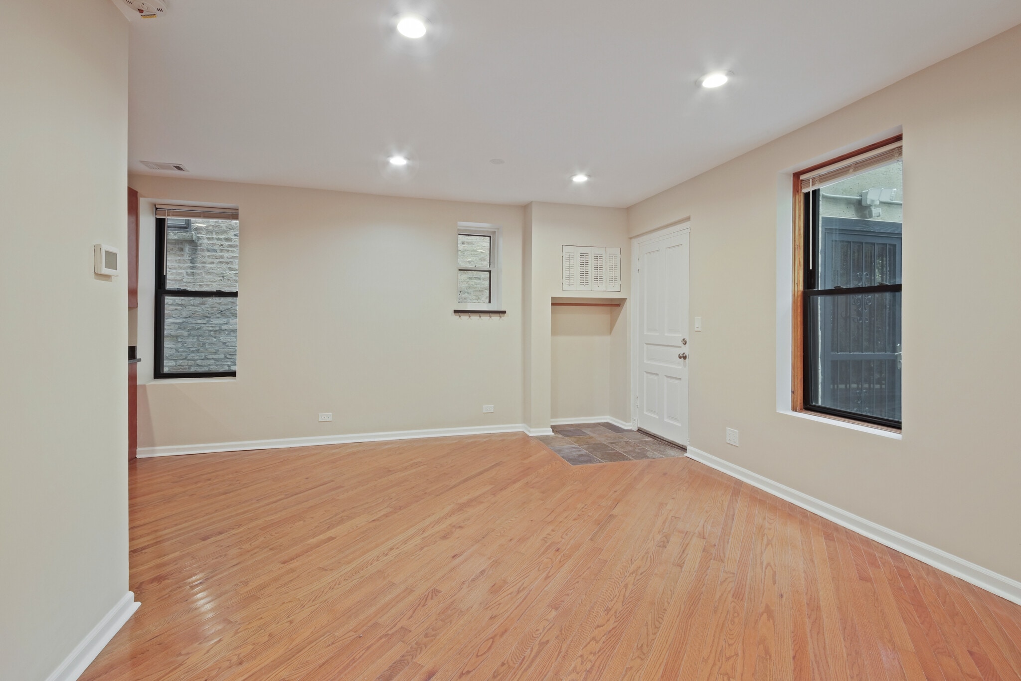 Building Photo - 1620 N Claremont Ave