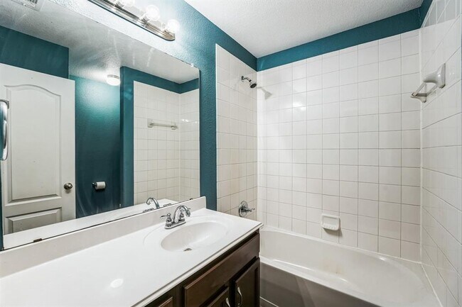Building Photo - 229 Wicker Park Way