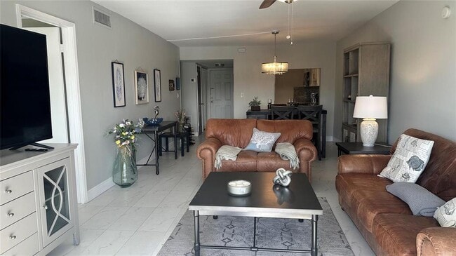 Building Photo - 1401 N Riverside Dr