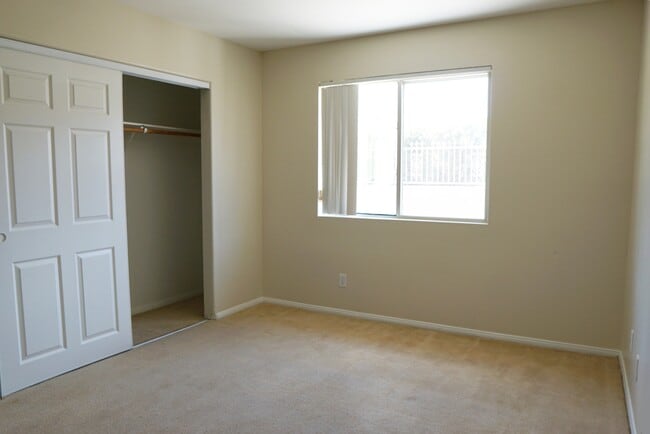 Building Photo - 52205 Avenida Velasco
