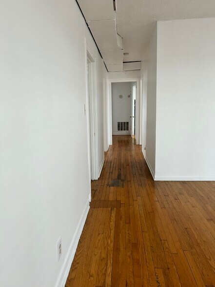 Main hallway - 511 Lake St