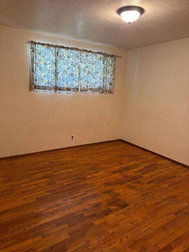 Building Photo - 1270 W Hilliard Ln