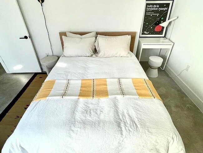 Building Photo - 910 Gullett St