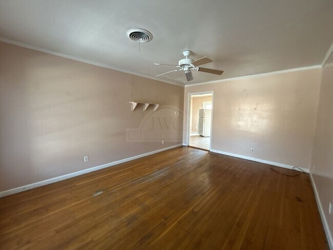 Building Photo - 1008 Goode Dr