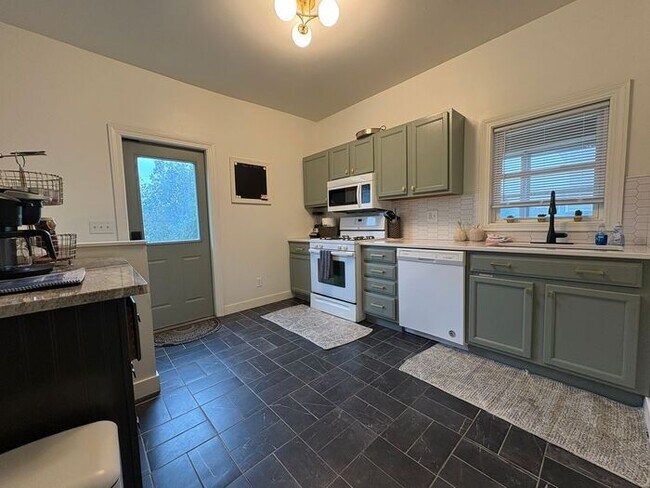 Building Photo - $5,400 | 7 Bedroom, 5 Bathroom Single Family Home | No Pets* | Available for August 1st, 2027 Mov...