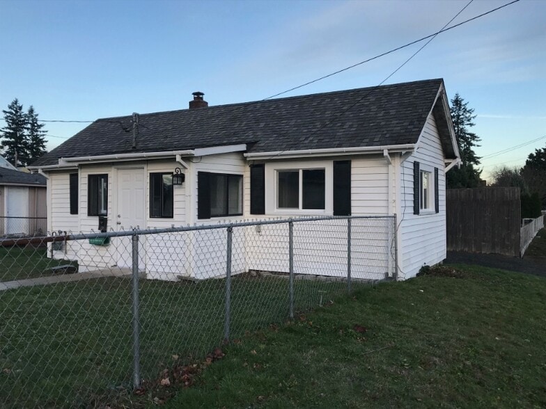 Building Photo - 1002 Naval Ave