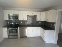 Building Photo - 2893 Markbreit Ave