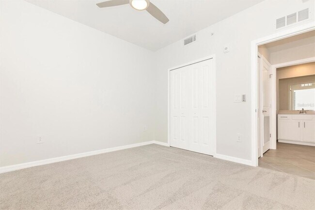 Building Photo - 12320 Wellen Golf St