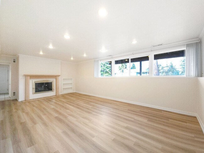 Building Photo - 7711 SE 39th St