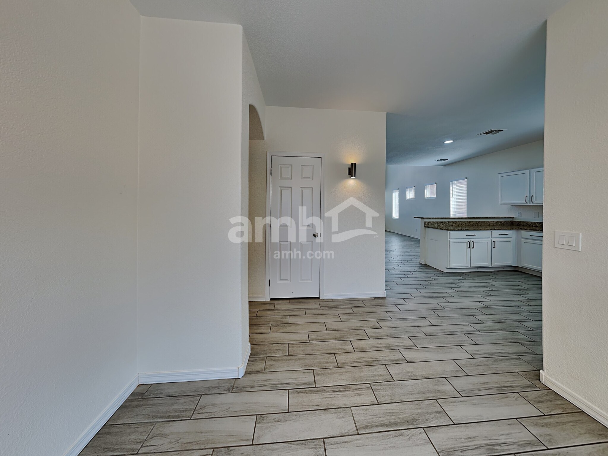 Building Photo - 108 E Calle Del Rondador