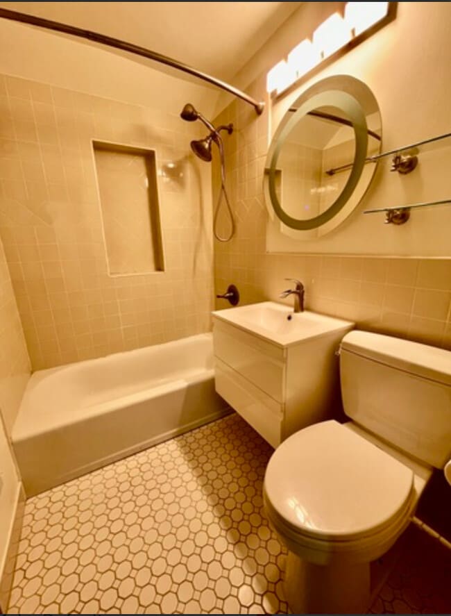 Building Photo - 3701 W North Shore Ave