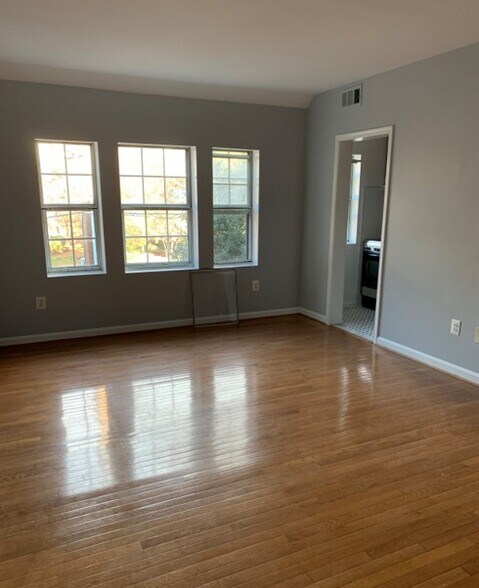 Building Photo - 1736 N Rhodes St