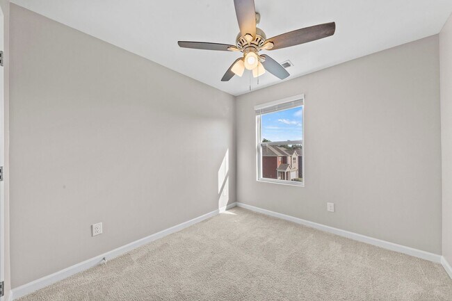 Building Photo - 155 Champions Ln