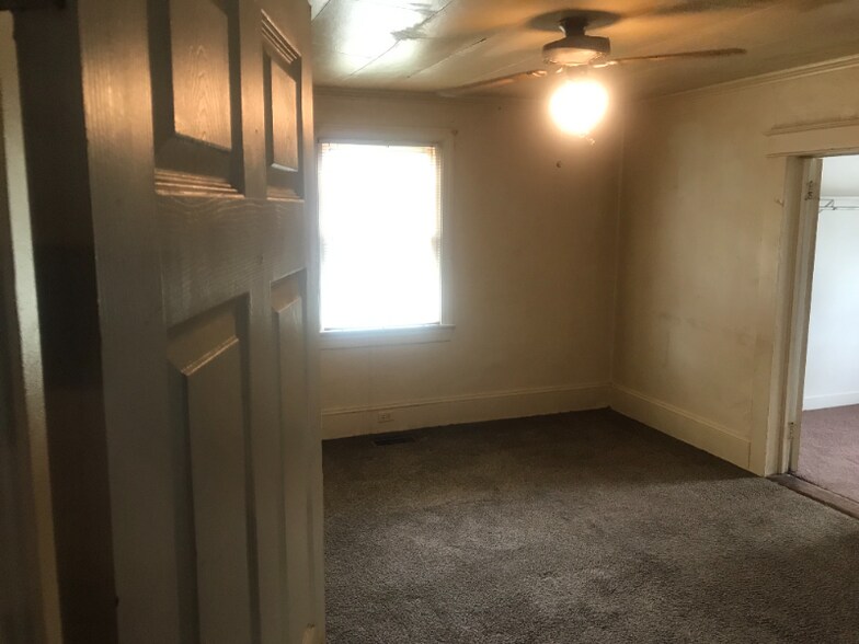 Building Photo - 1106 N George St