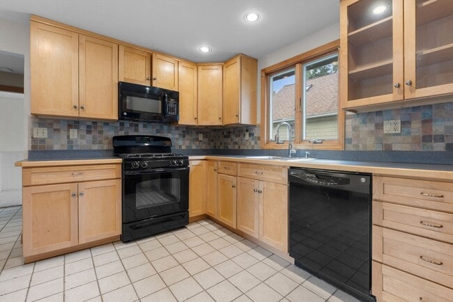 Building Photo - 5-7 Linwood Ave