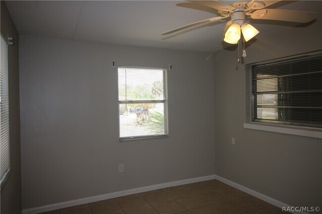 Building Photo - 13 S Washington St