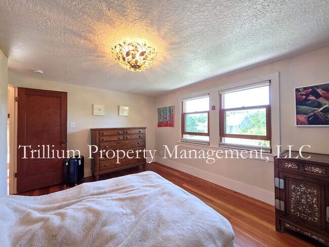 Building Photo - 3015 NE 67th Ave
