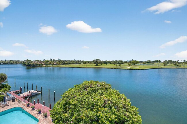 Building Photo - 9250 W Bay Harbor Dr