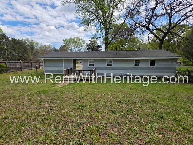 Building Photo - Awesome 3 bd/ 1.5 Bath Brick Ranch / No Steps / Totally Renovated / Great Location