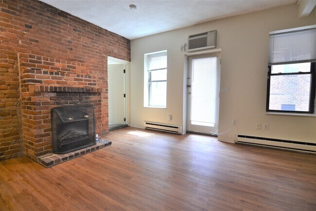 Building Photo - 67 St Germain St