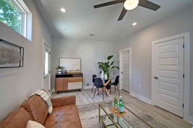 Building Photo - 7204 Meador Ave