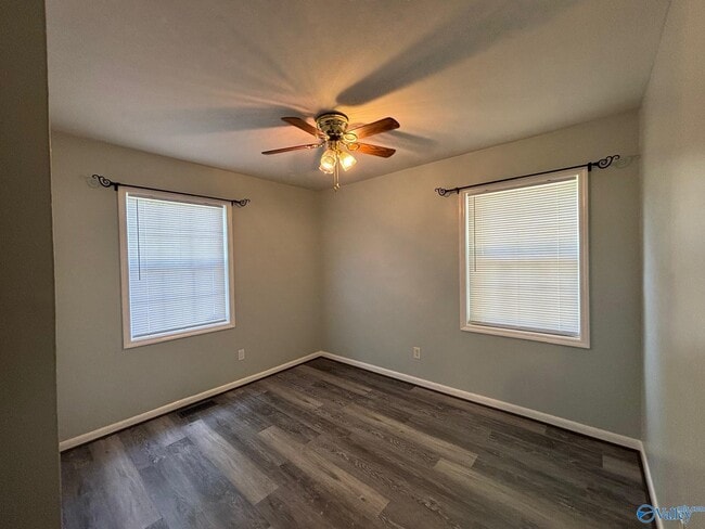 Building Photo - 11803 E Gateway Dr SE