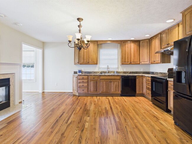 Building Photo - Bright & Spacious 4-Bedroom Home Located i...
