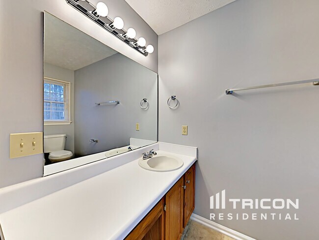 Building Photo - 5044 Rosemeade Ct