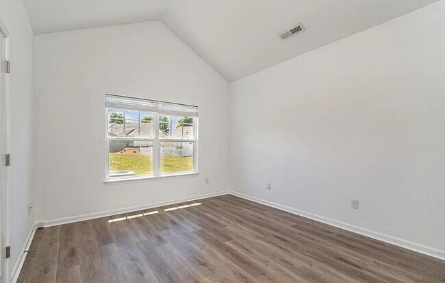 Building Photo - Charming 3BR Townhome in Colfax