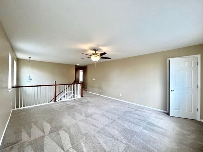 Building Photo - FABULOUS 4 BEDROOM HOME IN EASTVIEW ESTATES!!