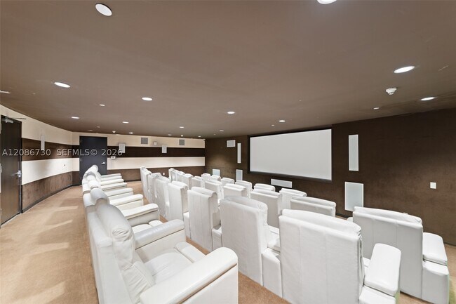 Building Photo - 900 Biscayne Blvd