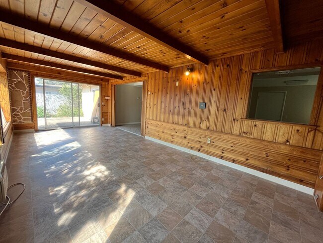 Building Photo - 2 bed 1 bath single family home with back yard and garage space