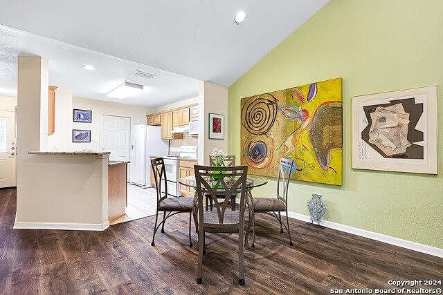 Building Photo - 3202 Eisenhauer Rd