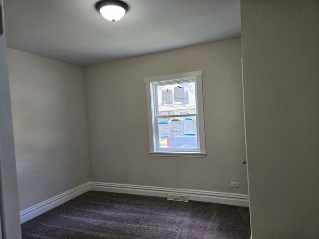 Building Photo - 3225 Dinnen Ave