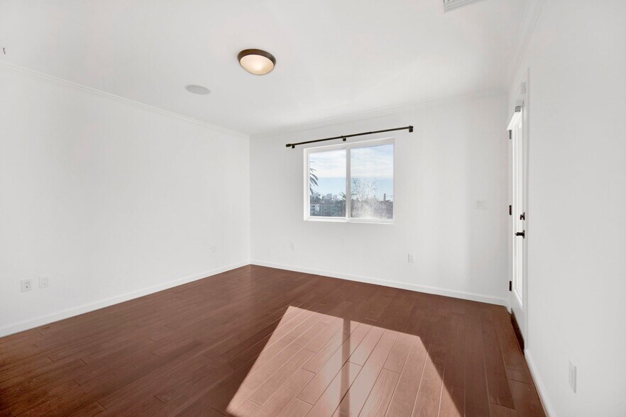 Building Photo - 2124 Reservoir St