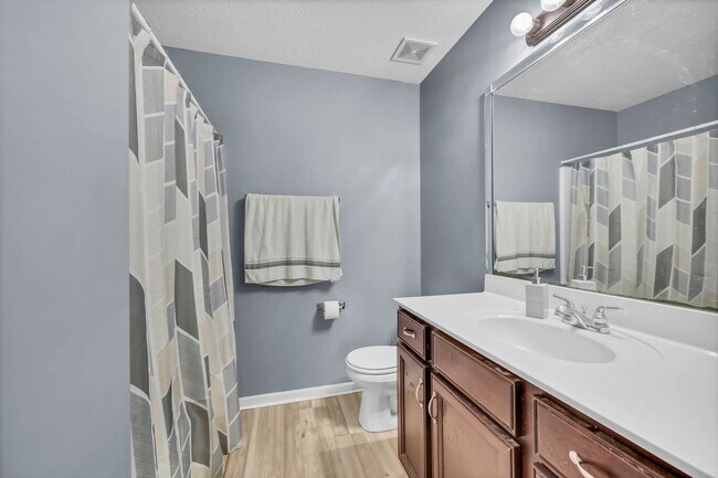 Building Photo - 4 Bedroom 2 Bath Pet Friendly Home For Rent!