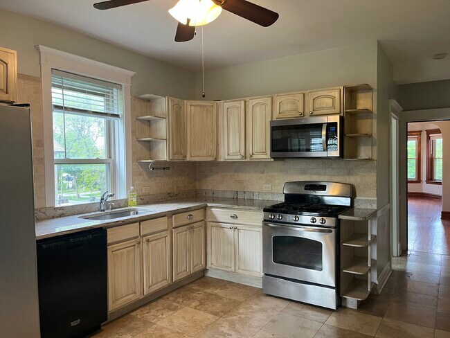 Building Photo - 8037 Floral Ave
